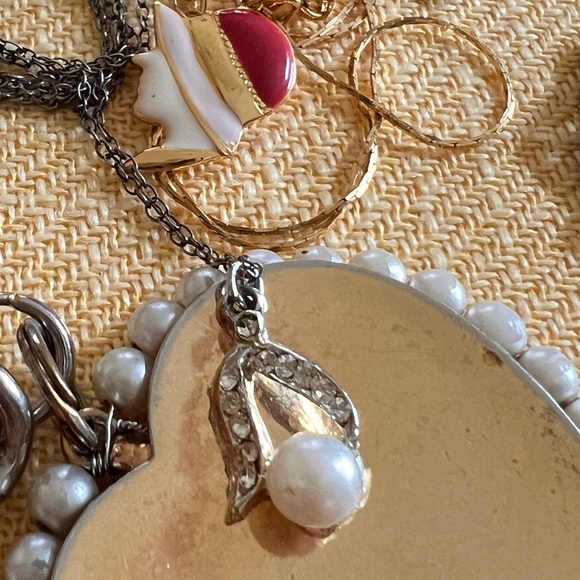 ☎️☎️ LAST CHANCE ☎️☎️ Jewelry Expo this and that! Vintage pieces. - Picture 9 of 17